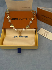 Louis Vuitton LV metal chain embellished with letters, flowers, heart-shaped pearl bracelet-3886